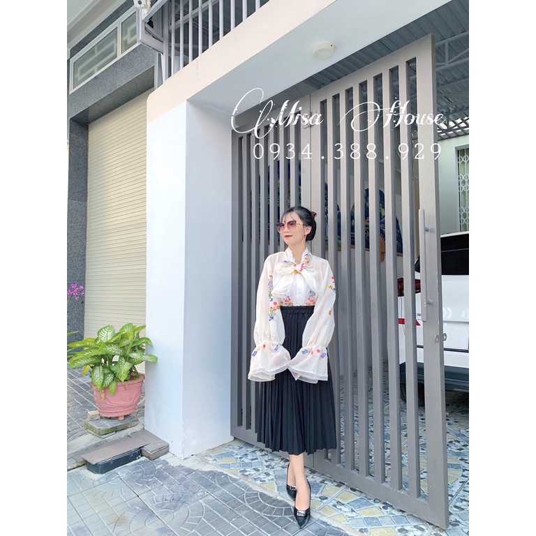 Chân váy đen xếp ly kèm belt