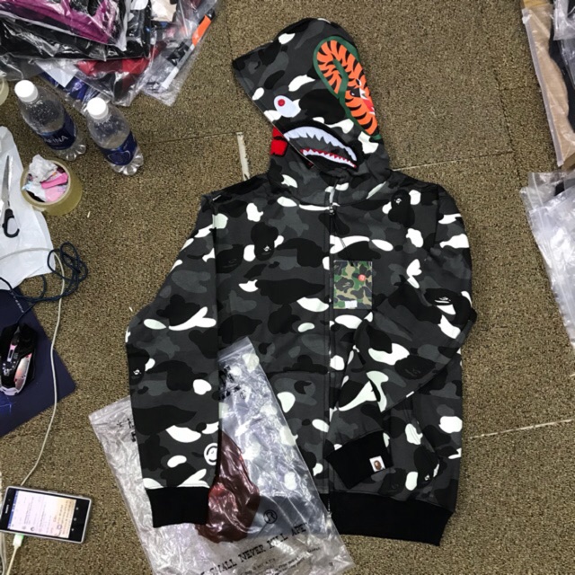 Áo khoác Bape shark phát sáng