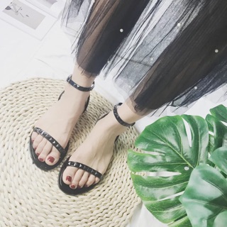 Sandal đinh quai ngang