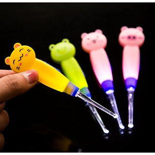 Bộ ngoáy tai, lấy ráy tai cho trẻ em, người lớn có đèn phát sáng, tay cầm hình thú đáng yêu
