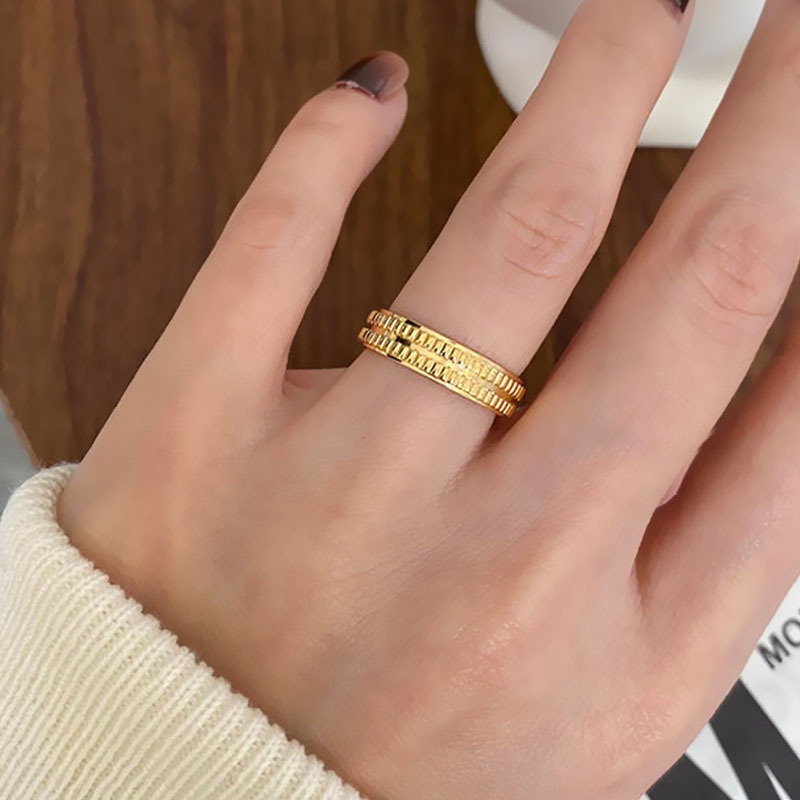 Nhẫn Thép Titan Mạ Vàng 18k Thiết Kế Độc Đáo Chất Lượng Cao
