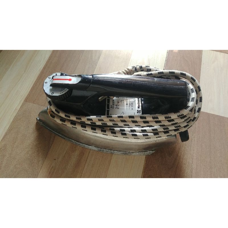 Bàn Ủi National 220v/1000w.(Hàng cổ Nhật xuất ngoại)