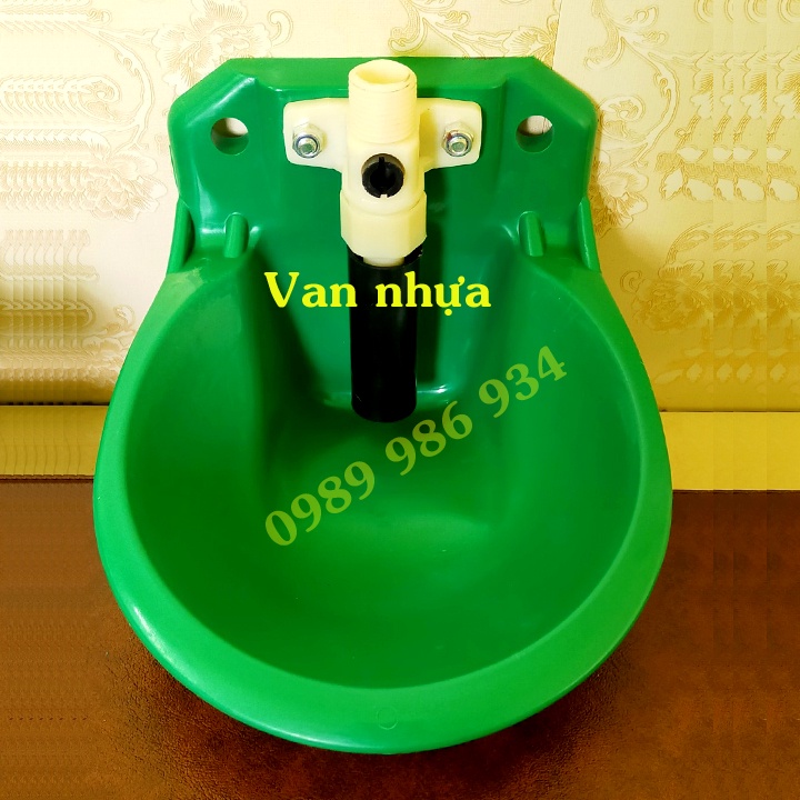 Máng uống tự động cho dê, cừu van bằng đồng hoặc nhựa hàng loại 1