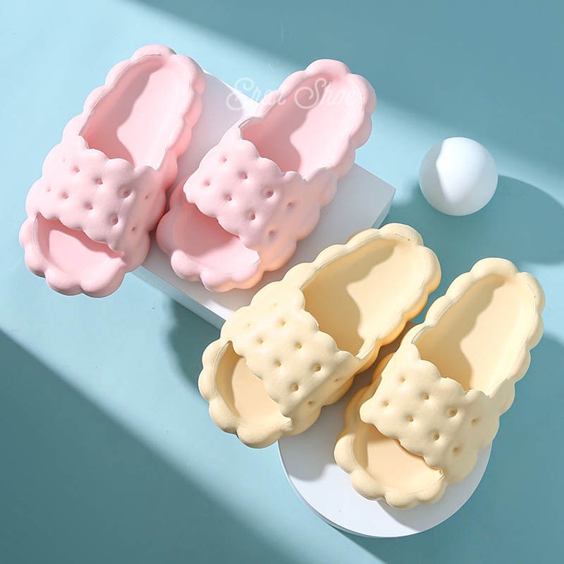 Dép nữ đế dày ở nhà Biscuit shape dép đi biển chống trượt