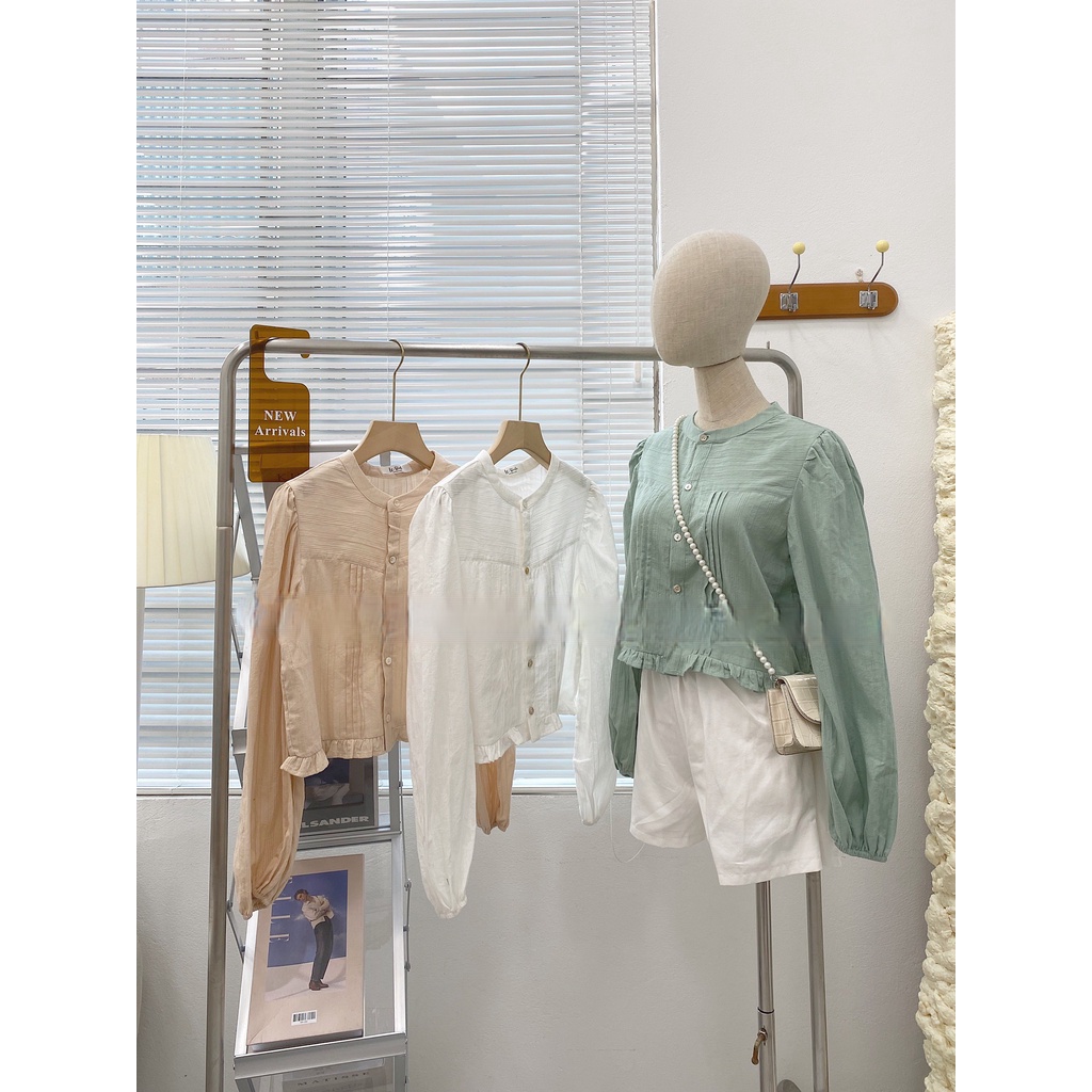 Áo voan baby croptop tay dài cổ tròn khuy trai
