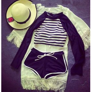 Bikini tay dài sọc