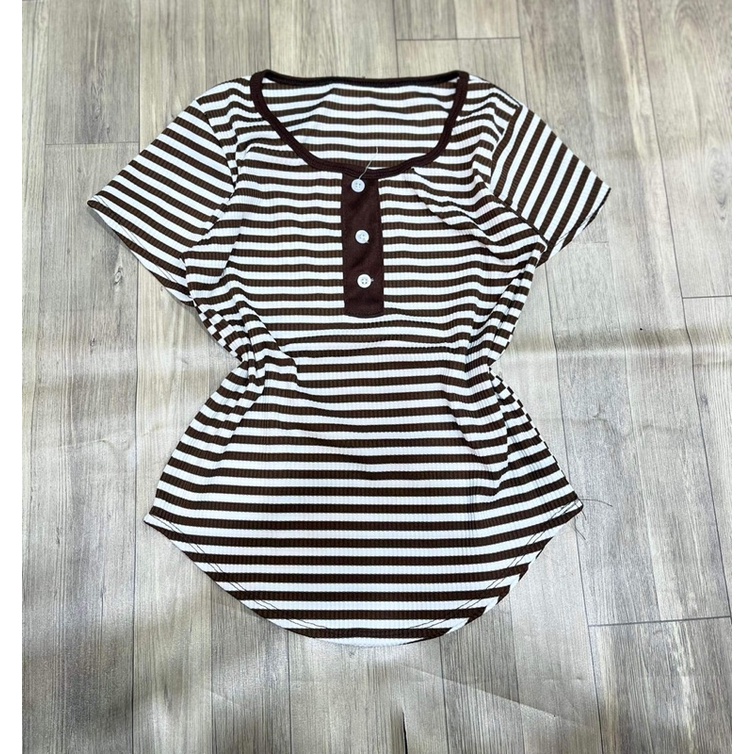 Áo kiểu phối nút