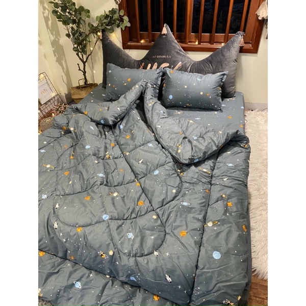Trọn bộ 5 món chăn ga gối Poly mẫu vũ trụ hothit