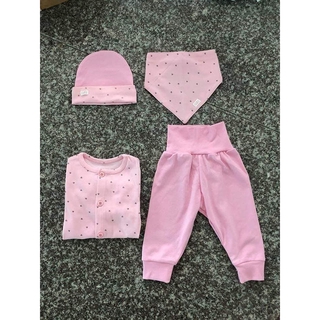 momma -set 4 chi tiết sz 3 tháng (áo+mũ+quần + yếm)