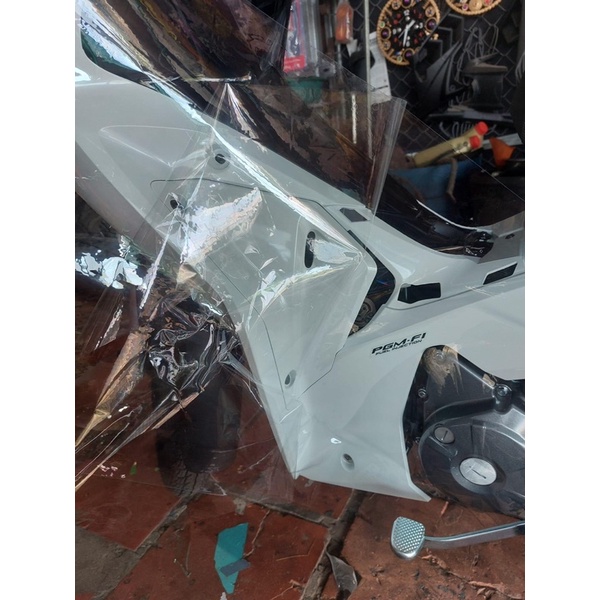 Giấy decal siêu bóng trong suốt chuyến dán ô tô, xe máy...