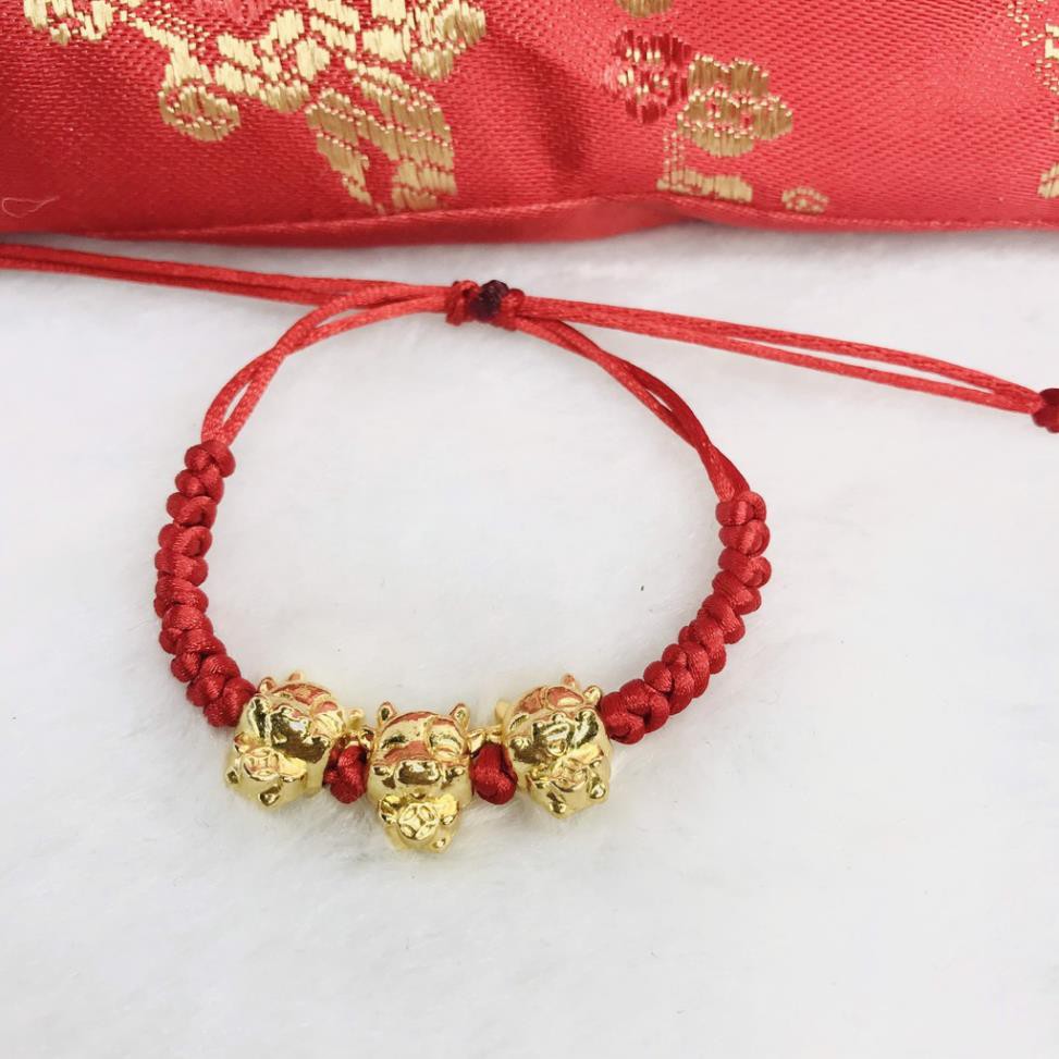 Vòng tay chỉ đỏ trâu vàng rước lộc may mắn