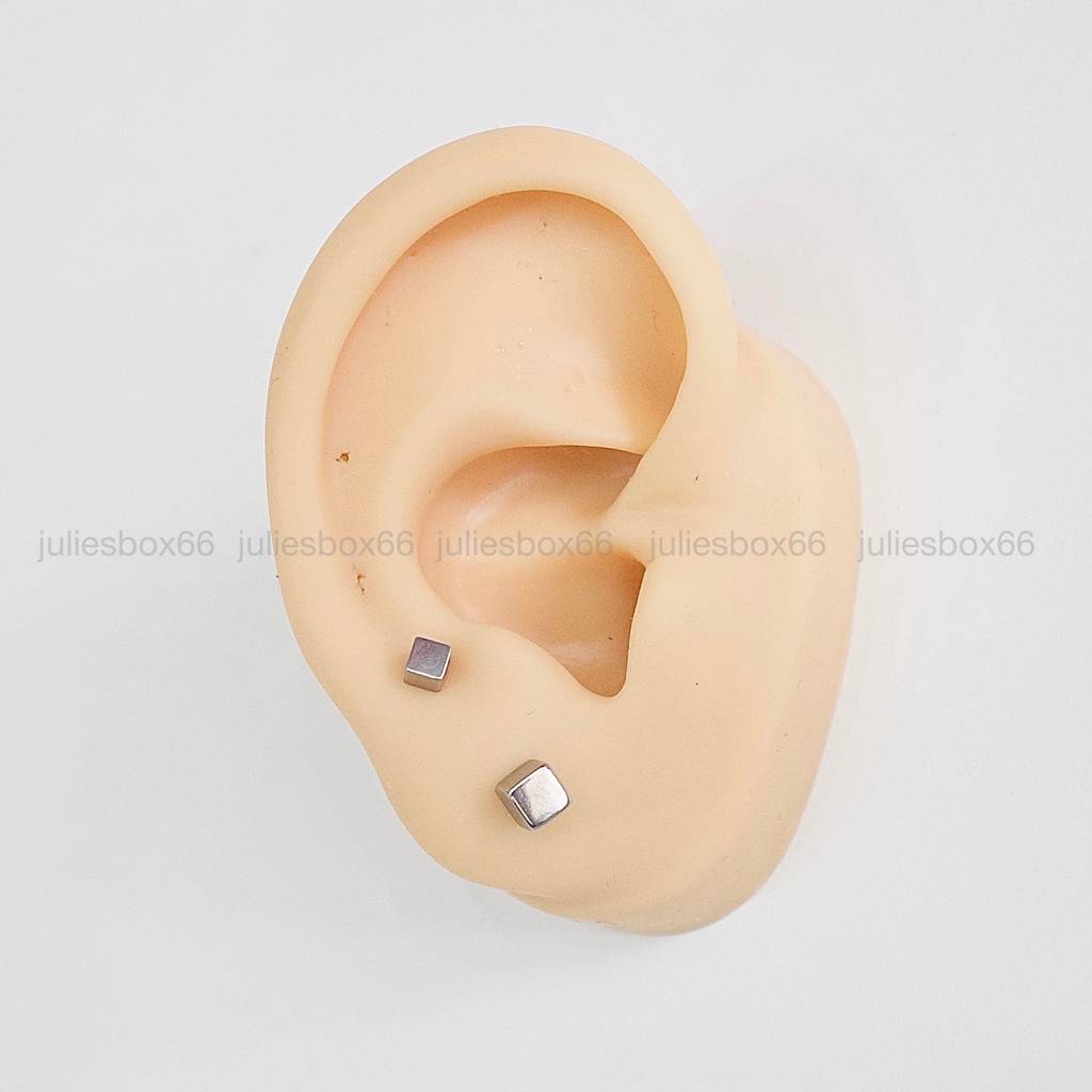 Khuyên Tai Unisex  2 Đầu Vuông Titan Không Đen Không Ngứa Không Dị Ứng Không Gỉ Sét julies box 66