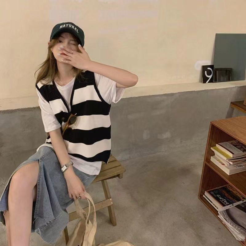 Áo Thun Tay Ngắn Cổ Chữ V Họa Tiết Kẻ Sọc Thời Trang Hàn Quốc Dễ Phối Đồ Cho Nữ