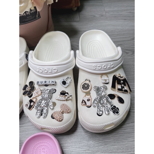 Dép crocs xuất xịn fullcharm TÊN!Khách mua ghi chú  TRAI hay GÁI để shop mix