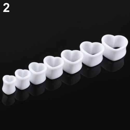 Khuyên nông tai nhựa acrylic kiểu trái tim sành điệu