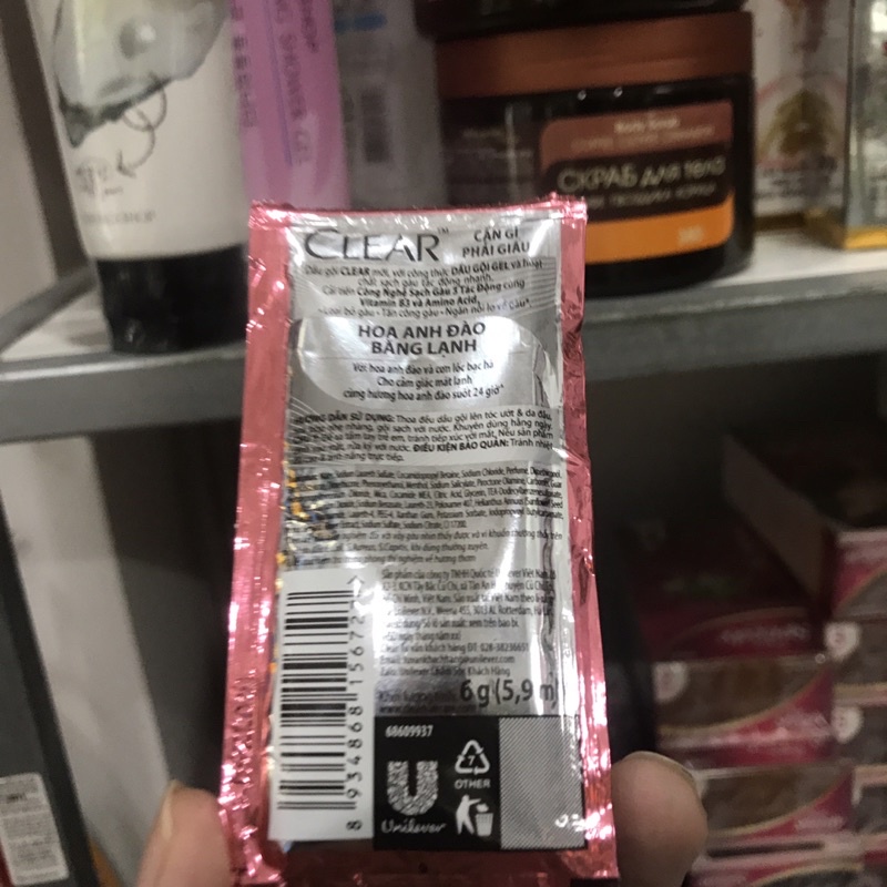 1 dây 10 gói dầu gội Clear Hoa Anh đào 6g/gói