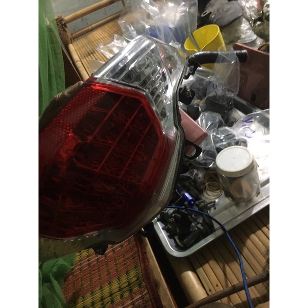 Pha đèn sau atila victory