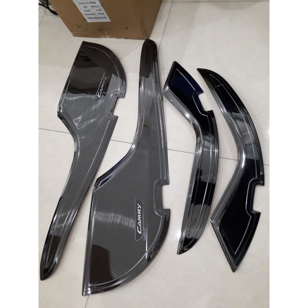 Bộ ốp Tapli Cánh cửa Titan cao cấp cho Toyota Camry 2019-2021