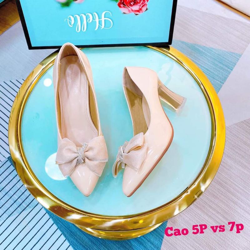 Giày cao gót nơ kem tinh tế