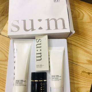 Sữa rửa mặt trắng da sum 37