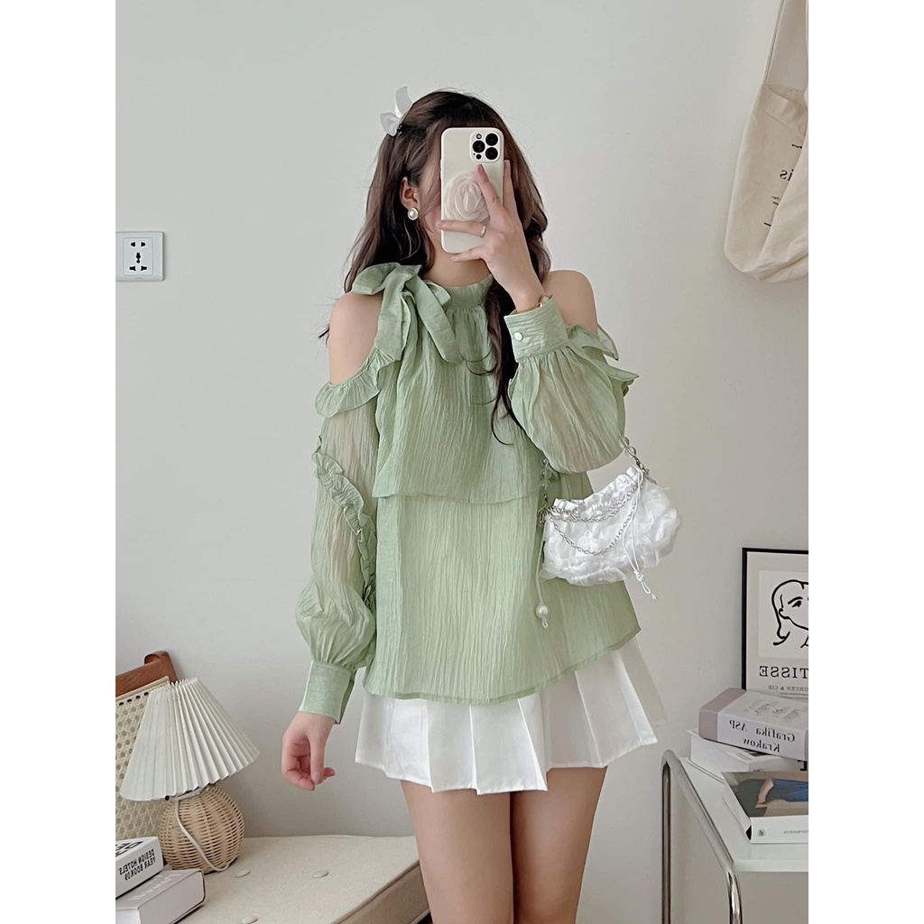 Áo tơ cổ yếm tay bèo khoét vai thắt nơ điệu đà