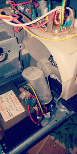 Quạt  và tụ Lò vi sóng tháo máy mới 80%