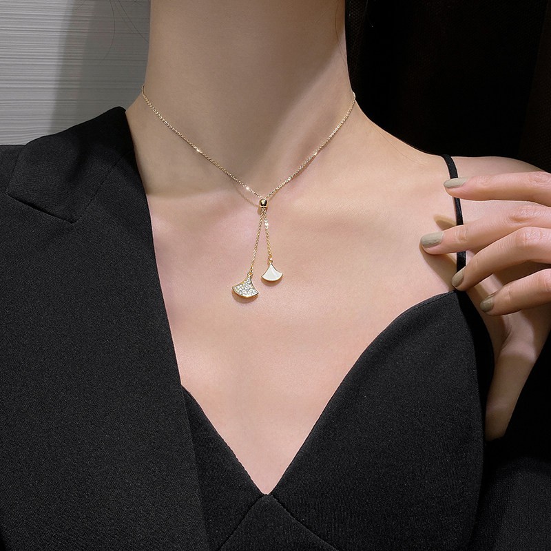 Dây Chuyền Mặt Hình Quạt Đính Kim Cương Giả Thời Trang Cho Nữ