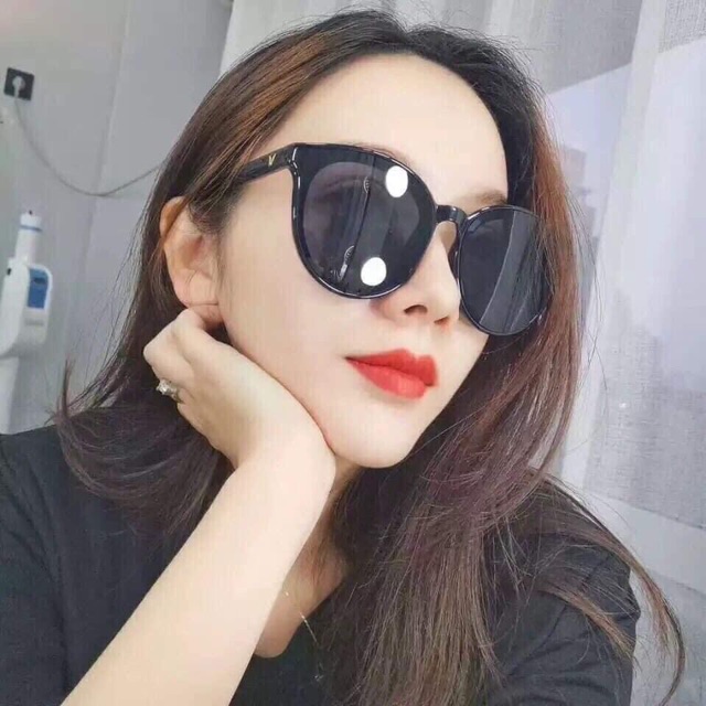 Kính Chữ V Hàn Quốc