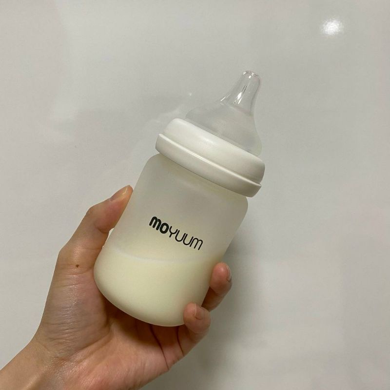 Bình sữa Moyuum Thuỷ tinh tráng Silicon 150ml/240ml Hàn quốc chính hãng
