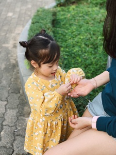 Váy Vintage dài tay cho bé