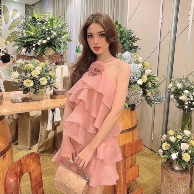 Váy đầm tơ xoè tầng cổ yếm dây đính hoa siêu xinh L1 lina