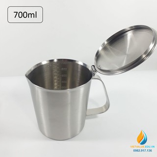 Ca Inox 304 có nắp, dung tích 700ml, vạch chia, có quai, có cỏ rót