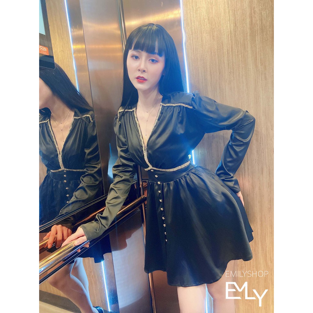 Đầm dáng xòe cổ v tay dài mini Emilyshop