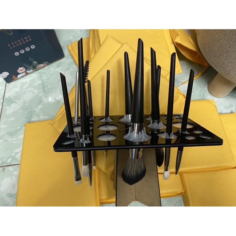 Có sẵn - giá phơi cọ trang điểm