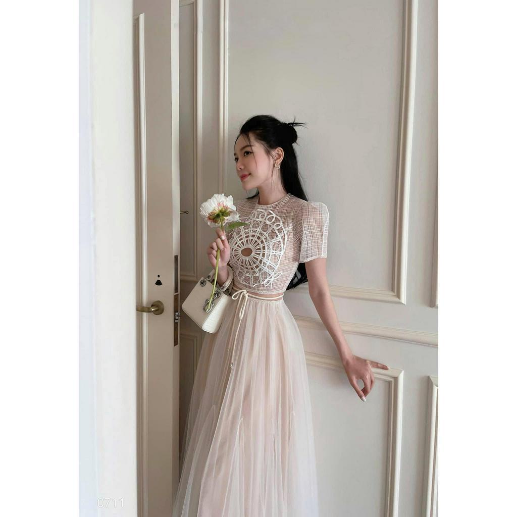 Khâu Ren hoạ tiết tròn phối lưới xoè sang chảnh Váy mặt trời cổ tròn