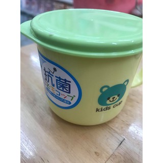 Cốc uống nước cho bé có nắp đậy