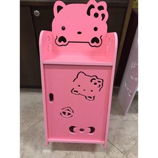 KỆ KITTY CÓ CỬA
