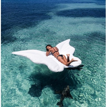 Phao bơi khổng lồ hình cánh thiên thần