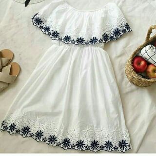 Váy trễ vai viền đen trắng