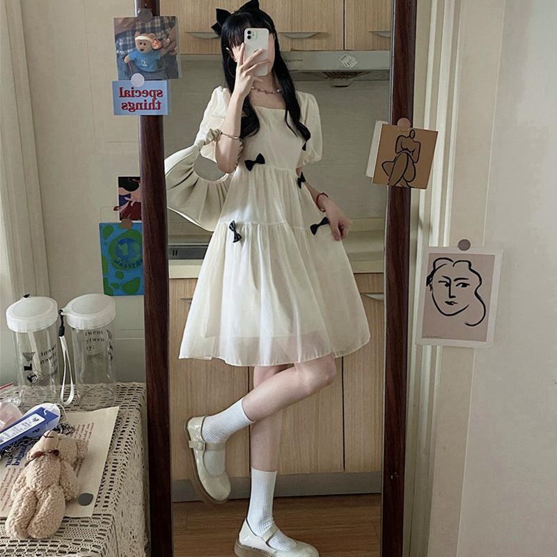 Đầm Tay Phồng Cổ Vuông Màu Trắng Phong Cách Retro Thời Trang Mùa Hè Xinh Xắn Cho Nữ