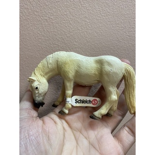 Mô hình động vật Schleich chính hãng Ngựa Camargue đang gặm cỏ 13236 đã qua sử dụng