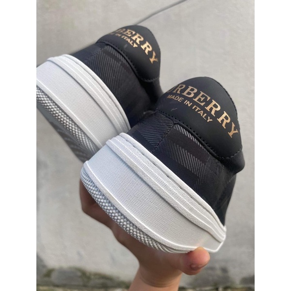 Giày burberry slipon đen . Giày buộc dây burberry đen thể thao nam siêu cấp