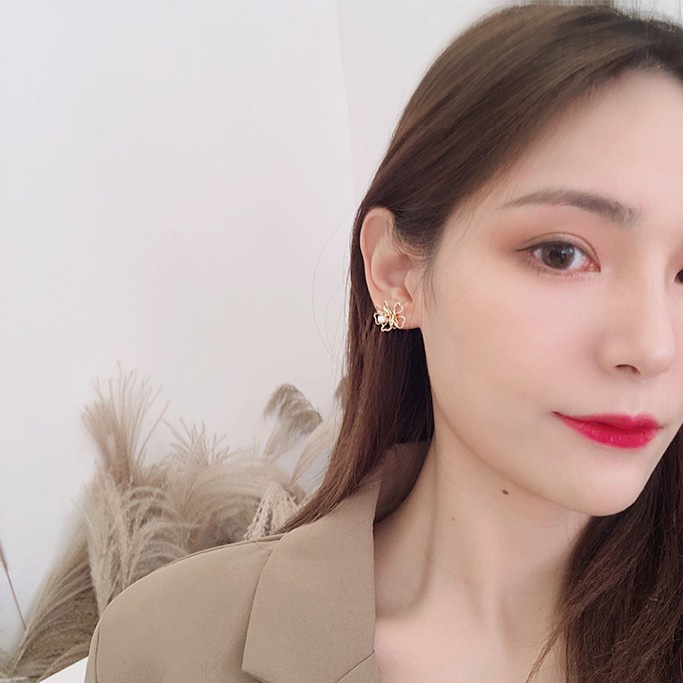 Khuyên Tai Hình Hoa Rỗng Màu Bạc Dễ Thương Jp5