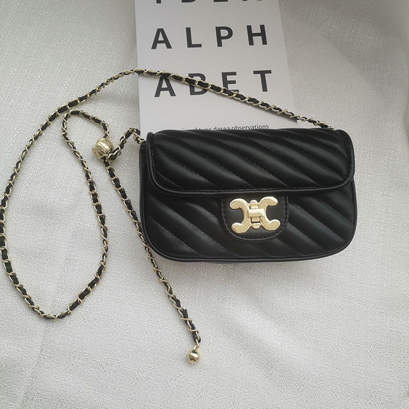 Túi đeo chéo IELGY phối dây xích phong cách đường phố cho nữ khi đi du lịch