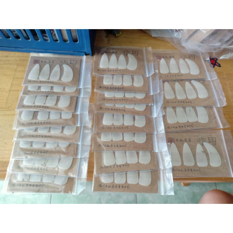 Mỏng, dễ vê, khi trình diễn ít bị tạp âm.