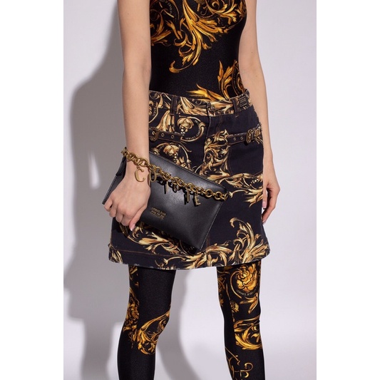 💃💼 TÚI VERSACE JEANS COUTURE Charms 22cm — Đeo chéo, cầm tay— Cá tính, hiện đại và trẻ trung💼💃