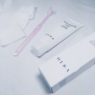 Sửa rửa mặt Hera White Program Cleansing Foam 