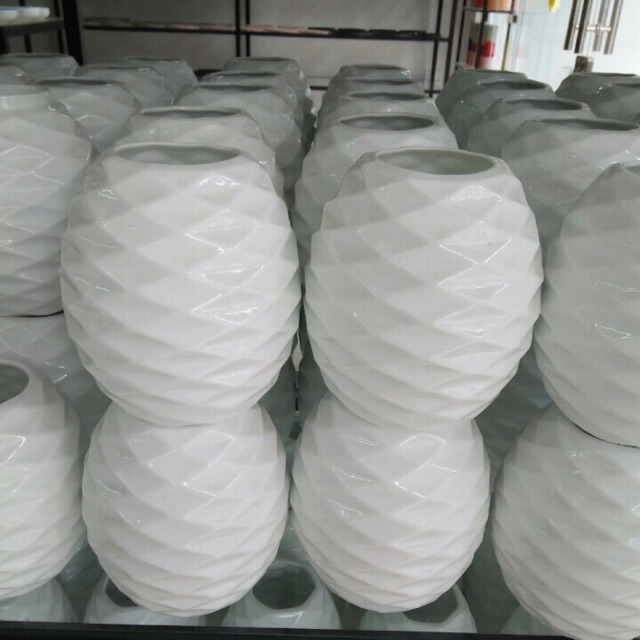 Lọ hoa trắng sứ Bát Tràng