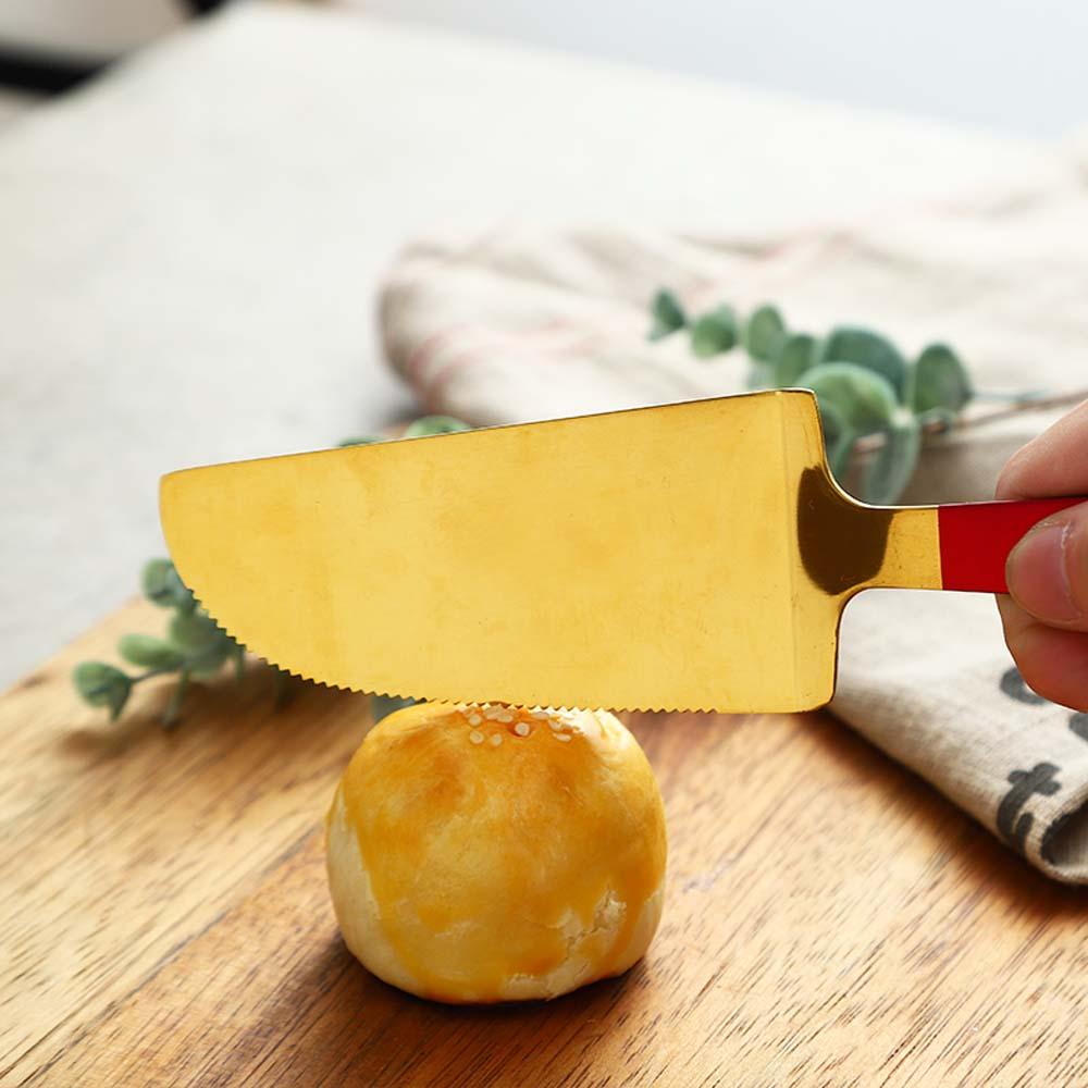 Dụng Cụ Cắt Bánh Pizza Viền Gợn Sóng