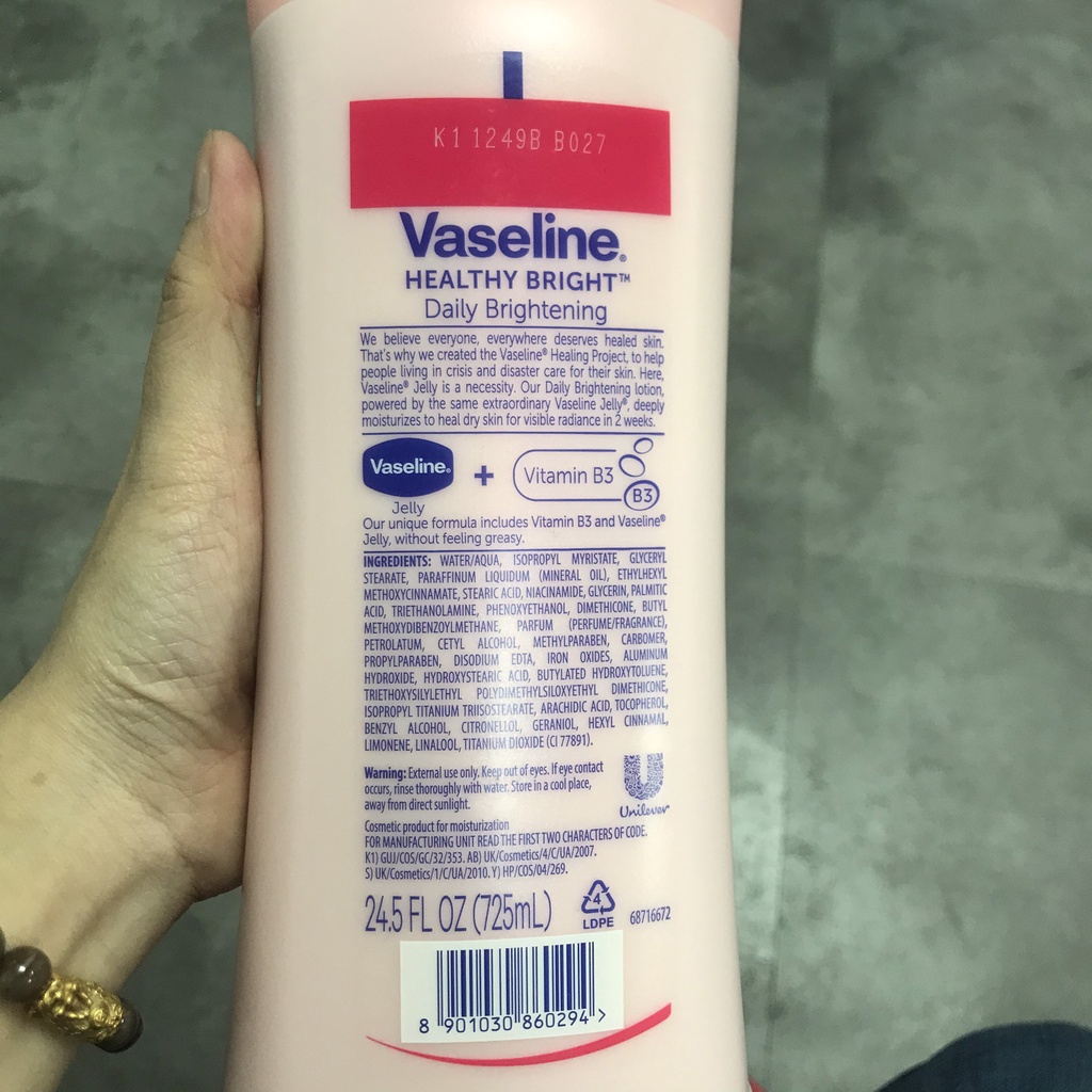 Sữa dưỡng thể VASELINE Daily Brightening Body Lotion 725ml (chai màu hồng) dưỡng trắng toàn thân